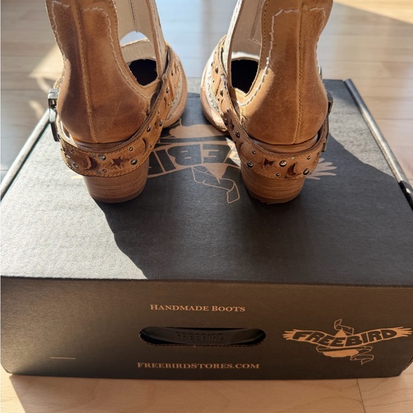 freebird Ivory Beige and Tan Star Moon Stardom - Picture 3 of 5